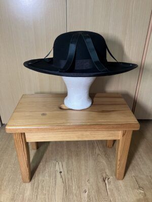 Chodský krojový klobouk se stuhami