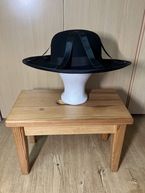 Chodský krojový klobouk se stuhami